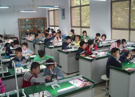 教學設(shè)備包括哪些？教學儀器設(shè)備室的管理制度