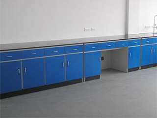 在實驗臺的布置中要注意些什么？