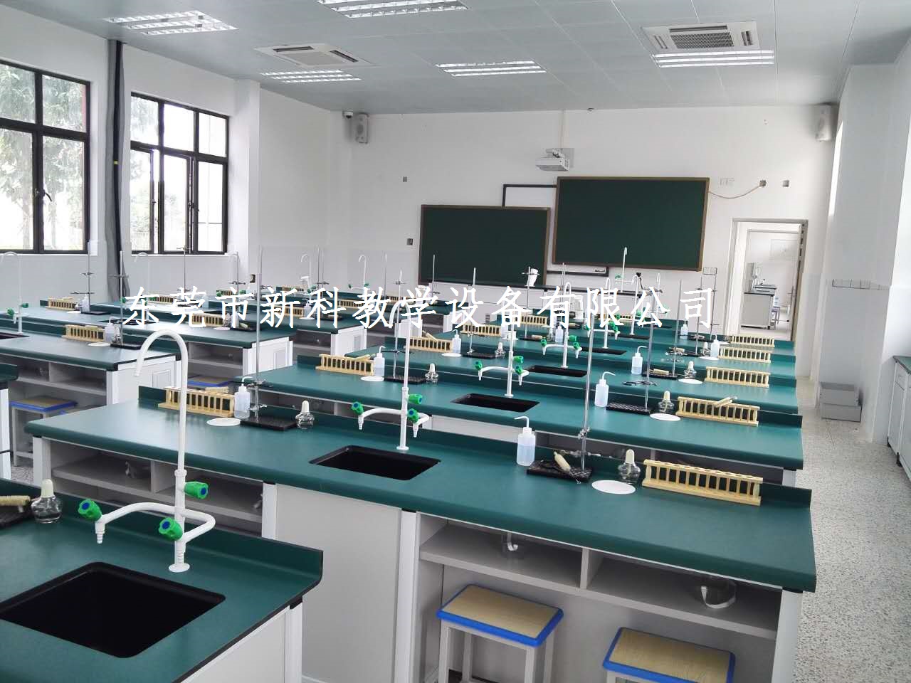 智慧創(chuàng)新化學(xué)實驗室