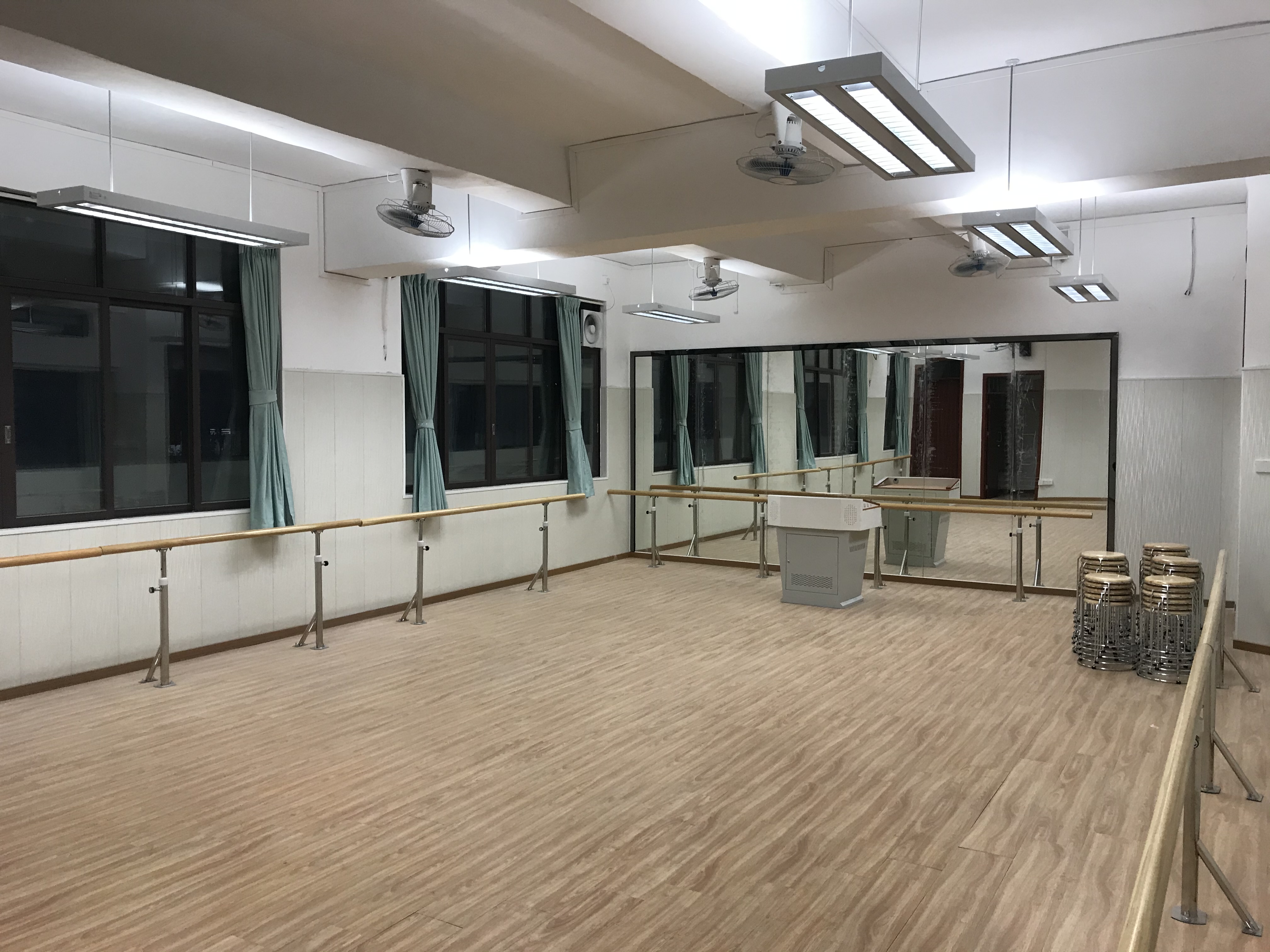 <a href='http://m.kbexpo.cn/chanpin/59-1.html' target='1' style='font-size:18px; font-weight:bold; color:#000000;'>舞蹈室</a>