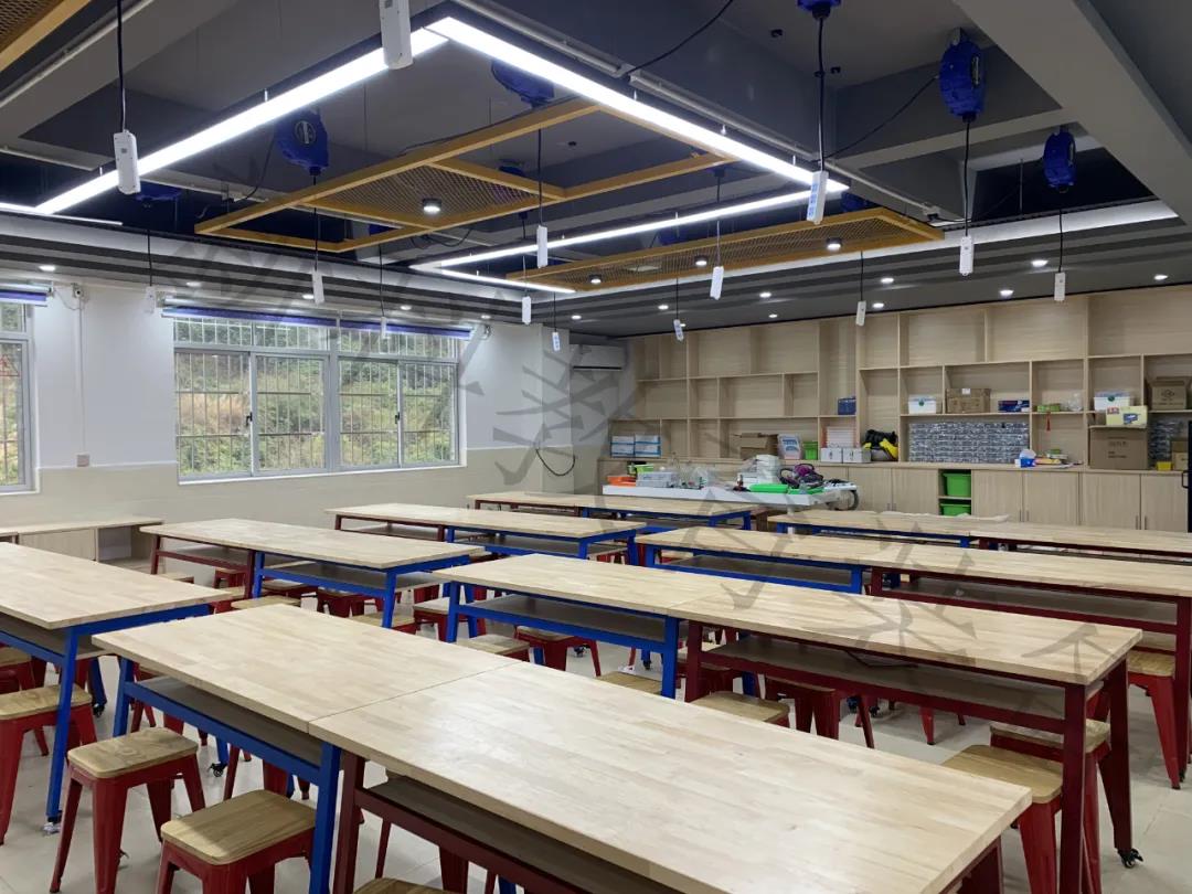 <a href='http://m.kbexpo.cn' target='1' style='font-size:14px; font-weight:bold; color:#0080ff;'>創客實驗室</a>