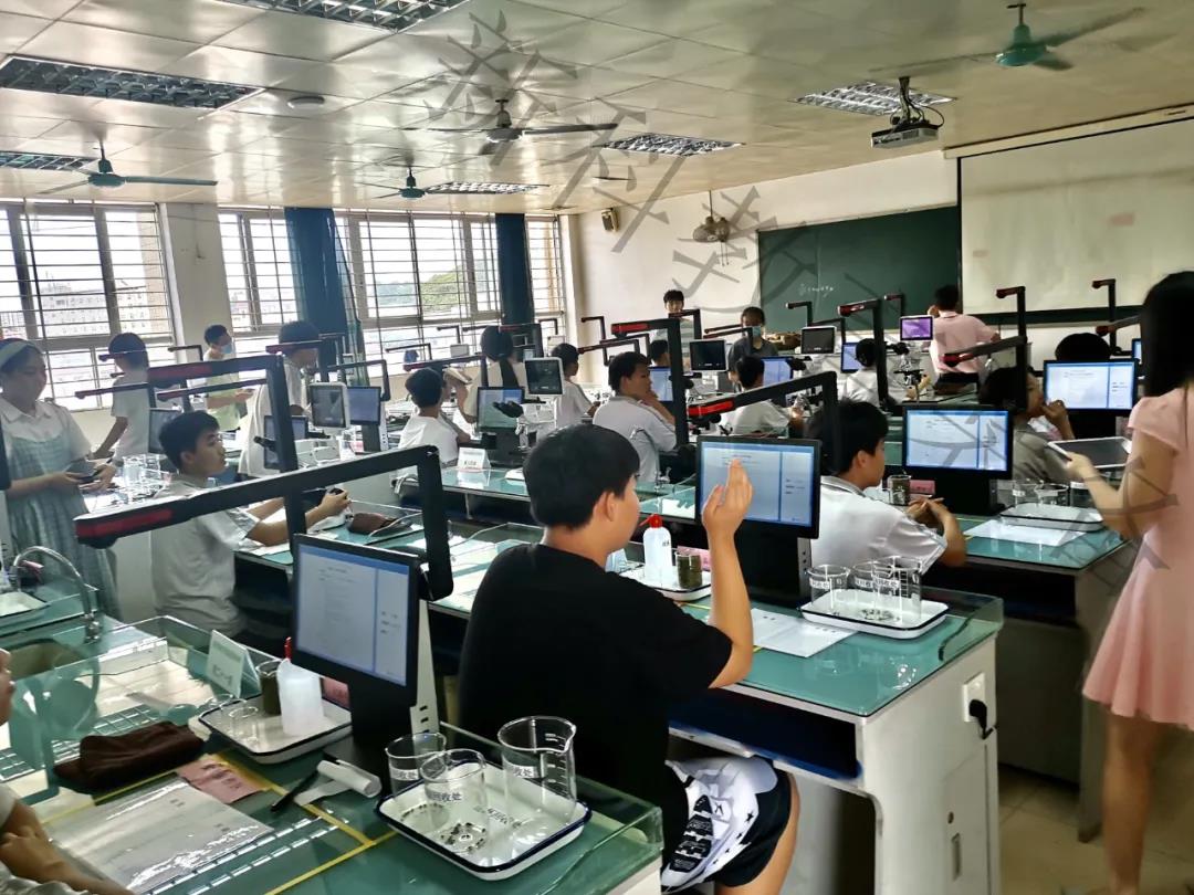 <a href='http://m.kbexpo.cn/' target='1' style='font-size:14px; font-weight:bold; color:#0080ff;'>物理實驗室</a>考試系統