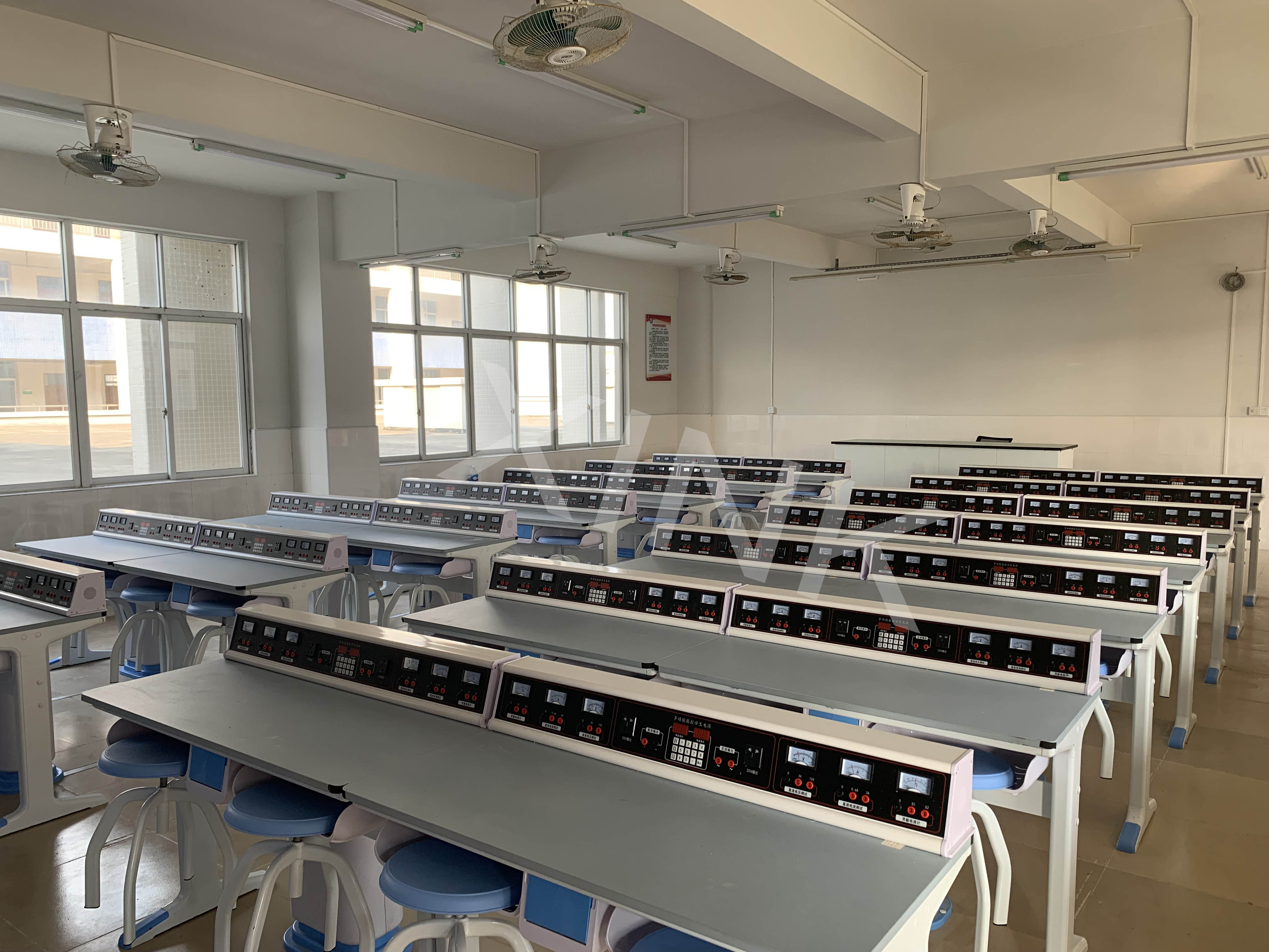 <a href='http://m.kbexpo.cn/' target='1' style='font-size:14px; font-weight:bold; color:#0080ff;'>物理實驗室</a>