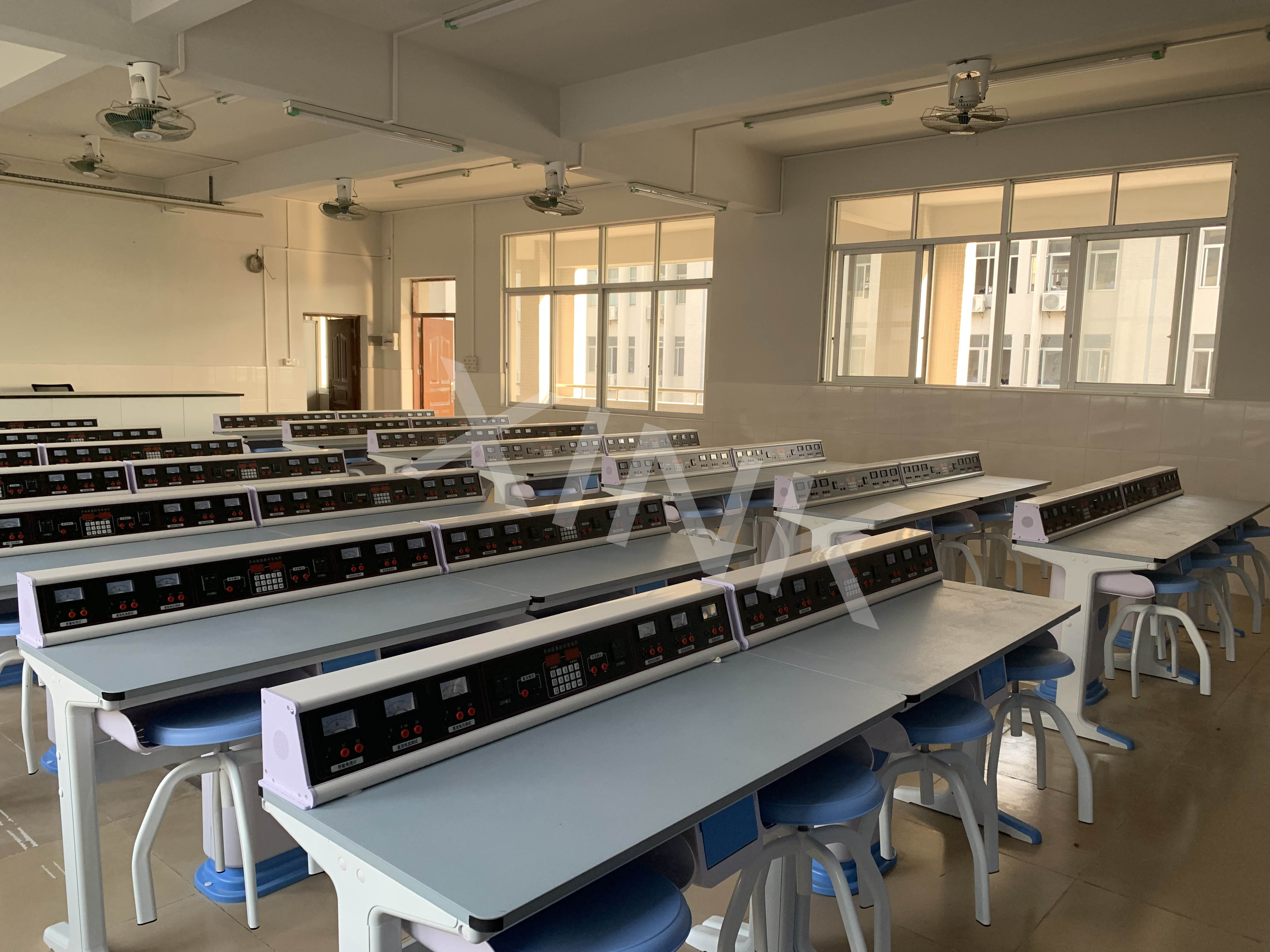 物理電學(xué)實驗室