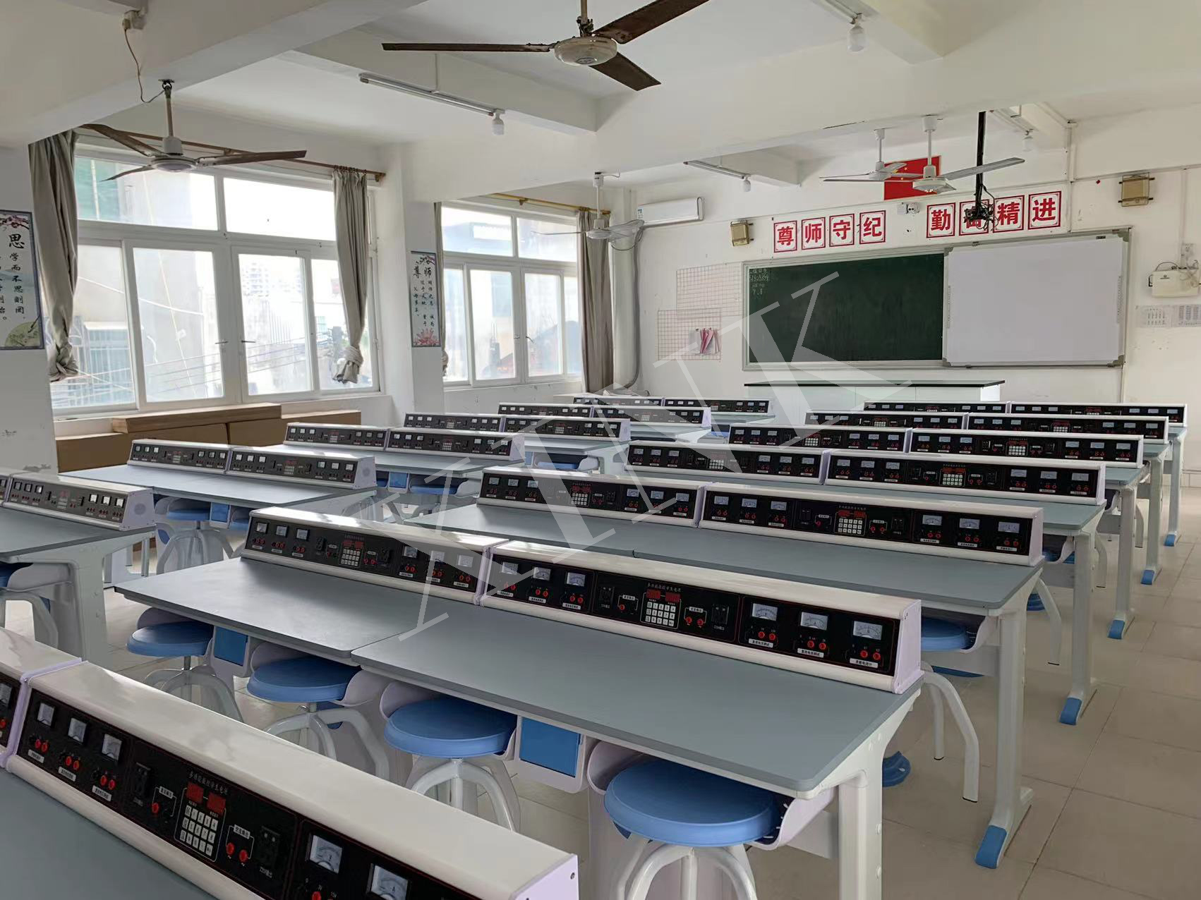 電學<a href='http://m.kbexpo.cn/' target='1' style='font-size:14px; font-weight:bold; color:#0080ff;'>物理實驗室</a>