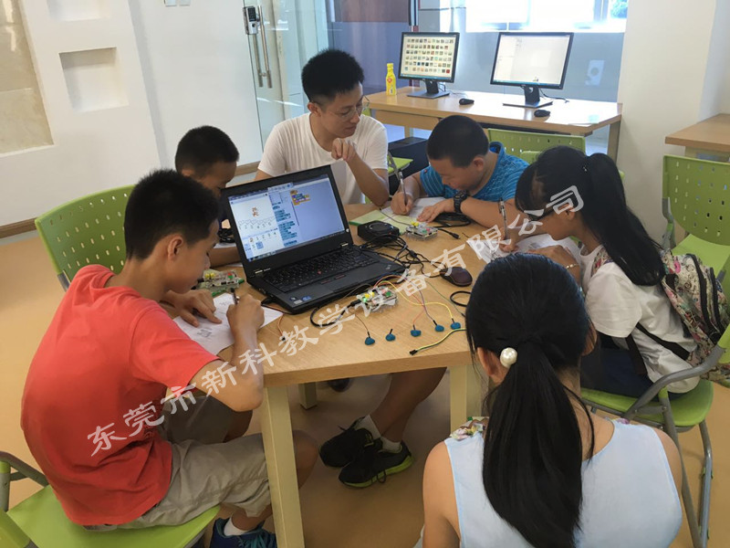 <a href='http://m.kbexpo.cn' target='1' style='font-size:14px; font-weight:bold; color:#0080ff;'>創客實驗室</a>