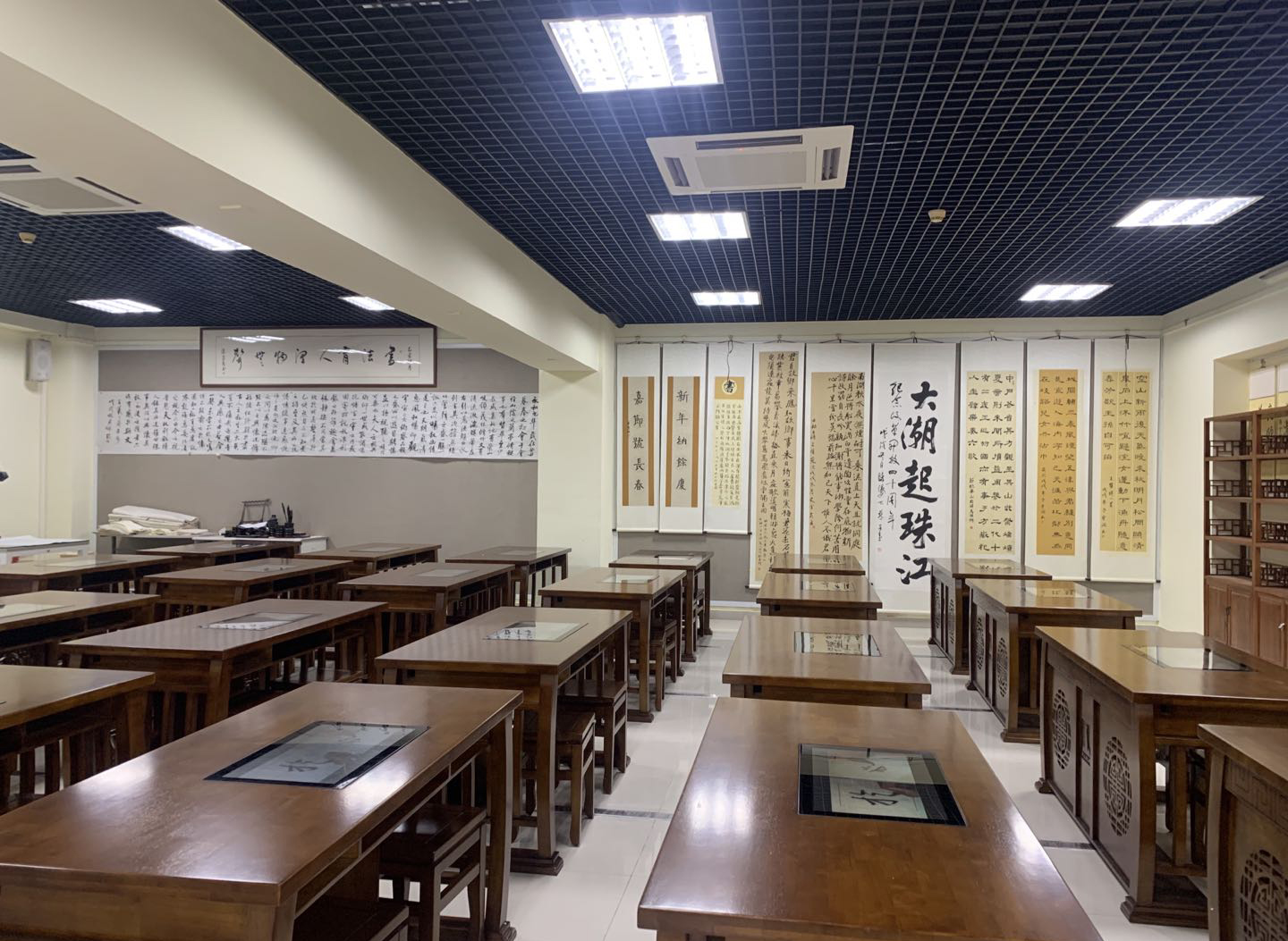 <a href='http://m.kbexpo.cn/chanpin/57-1.html' target='1' style='font-size:18px; font-weight:bold; color:#000000;'>書法室</a>