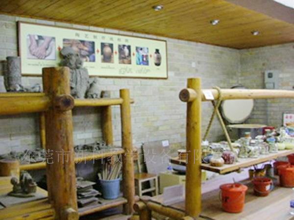 <a href='http://m.kbexpo.cn/chanpin/55-1.html' target='1' style='font-size:18px; font-weight:bold; color:#000000;'>陶藝功能室</a>