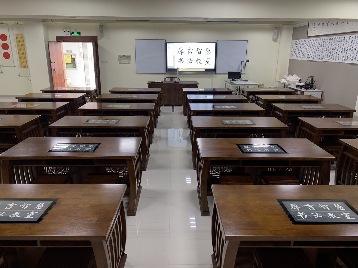 智慧<a href='http://m.kbexpo.cn/chanpin/57-1.html' target='1' style='font-size:18px; font-weight:bold; color:#000000;'>書法室</a>