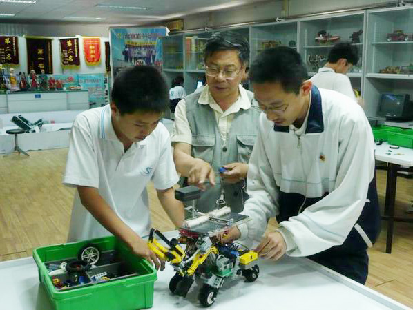 <a href='http://m.kbexpo.cn/chanpin/60-1.html' target='1' style='font-size:18px; font-weight:bold; color:#000000;'>機器人功能室</a>5