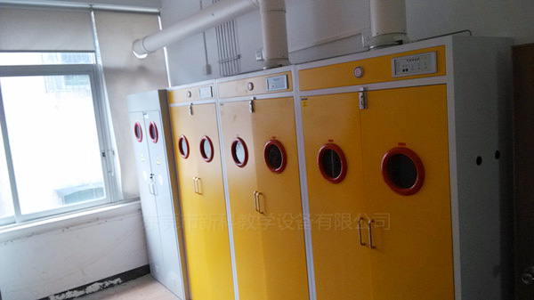 <a href='http://m.kbexpo.cn/products/67-1.html' target='1' style='font-size:18px; font-weight:bold; color:#000000;'>氣瓶柜</a>案例