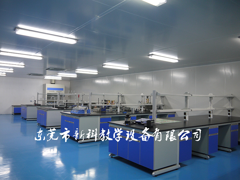 <a href='http://m.kbexpo.cn/products/63-1.html' target='1' style='font-size:18px; font-weight:bold; color:#000000;'>中央實(shí)驗(yàn)臺</a>案例